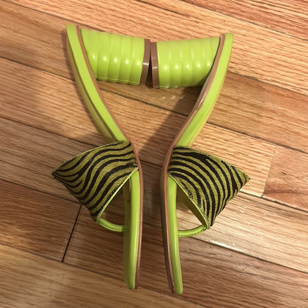 Lime color mules size 7 excellent condition